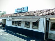 Moore's Grill outside