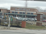 Giant Eagle Bakery outside