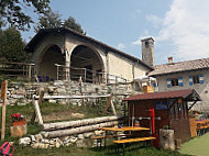 Rifugio San Pietro outside