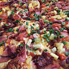 Round Table Pizza food