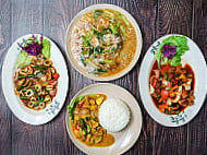 Royal Thai Kitchen food