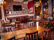 Leicester Arms inside