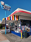 Fosters Freeze outside