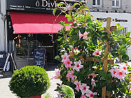 Ô Divin Brasserie à Vin Tapas outside