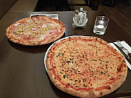 Pizzeria Casa Piccola food