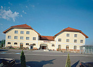 Landzeit Autobahn-& Motor-Hotel Voralpenkreuz outside