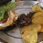 Tritalo Burger&tartare food