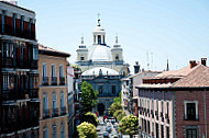 El Canalla Gastrotaberna outside