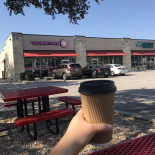 Georgetown Donuts Dentro