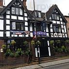 The Royal Oak outside