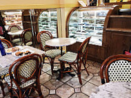 Miel Patisserie inside