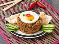 Nasi Ayam Kunyit food