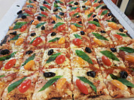 Pizz A Nous food