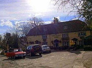 Thatchers Arms outside