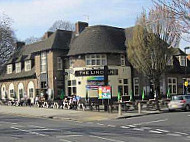 Lincoln Arms outside