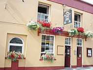 The Five Arches Tavern inside