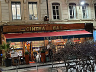 Le cintra outside