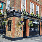 The Mawson Arms outside