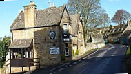 Snowshill Arms outside