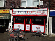 Mike's Fish'n'chips inside