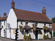 The Thornton Hunt Inn outside