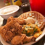 LoLo's Chicken & Waffles - Omaha food