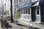Boulevard Café outside