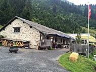 Alphütte Garfiun outside