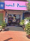 Baskin-Robbins outside