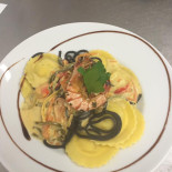 Wheeling Cafe Dentro