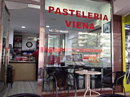 Pasteleria Viena inside