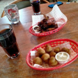 Arnold Arms Comida