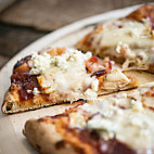 Revolve Pizza Kitchen food