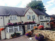 The Queens Head outside