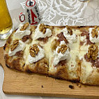 The Brothers' Risto Pizza food