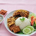 Foodcourt Econsave Seri Iskandar food