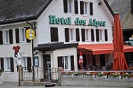 Hotel Restaurant des Alpes outside