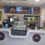 Bait's Grill Dentro