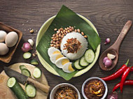 Nasi Lemak Hijau Berlauk Bp food