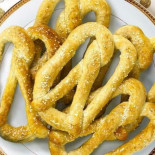 Pretzelmaker Dentro