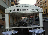 Bar Restaurante 3 Hermanos inside