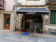 Pizzeria Mollarri outside