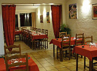 Les 4 Saisons Bar Restaurant inside