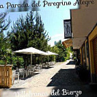 La Parada Del Peregrino Alegre outside