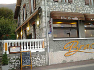 Brasserie Du Lac outside