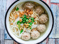 Mr. Bakso Legends food