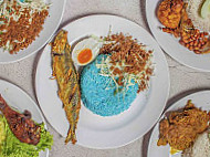 Nasi Lemak Makcik Kiah (cyberjaya) food