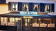 Bistrot De Paris outside