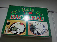 Os Reis Do Bacalhau Restaurant inside