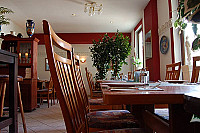 Restaurant bei Moes inside